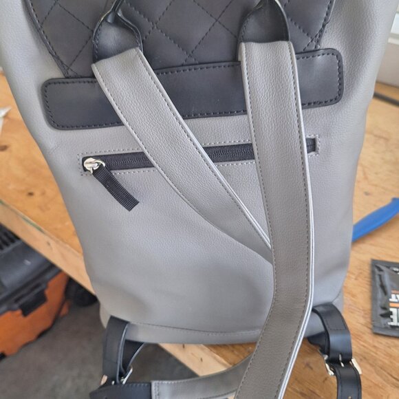 Venque Diamond Leather Backpack - Picture 3 of 6